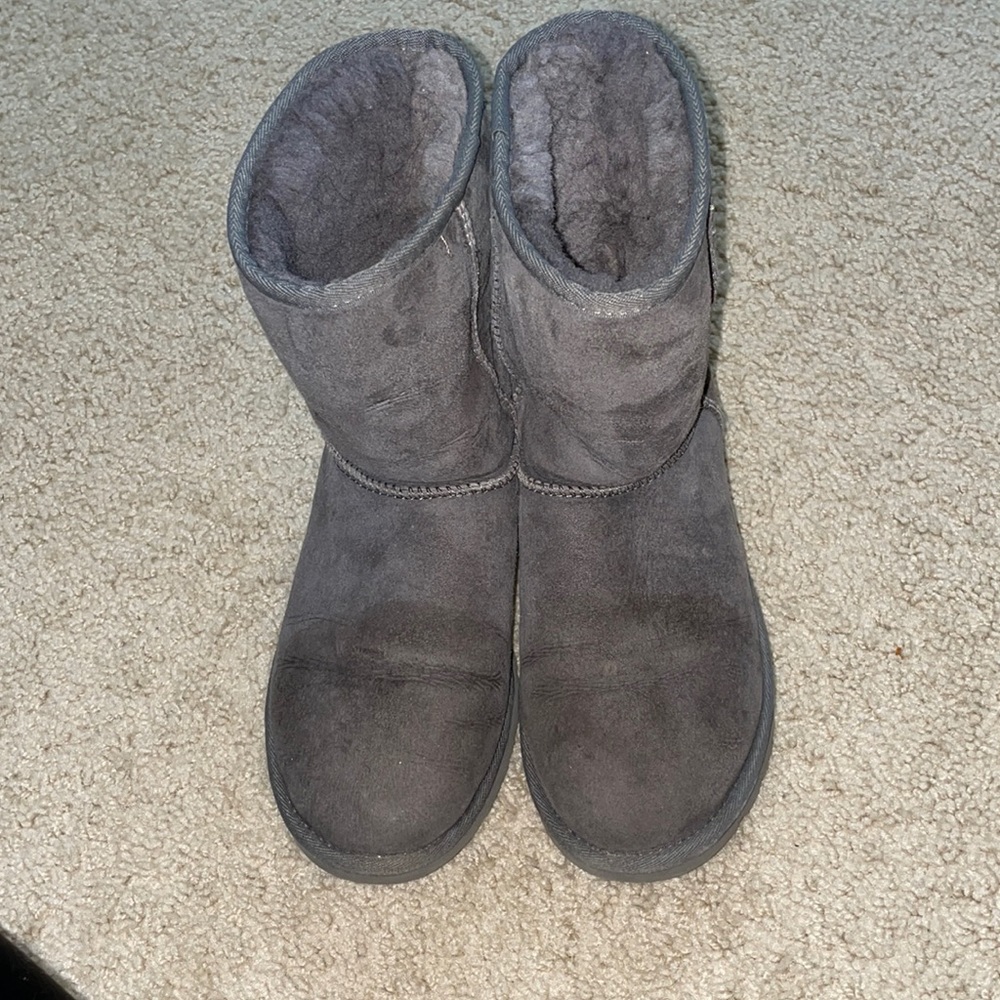 GREY UGGS
